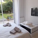 Chic Calme Rdc-jardin-terrasse-centre Apartamento