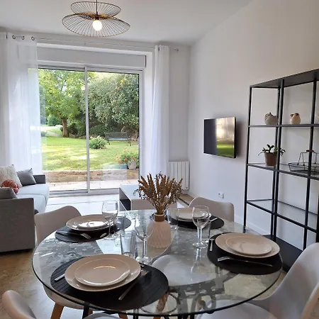 Chic Calme Rdc-jardin-terrasse-centre דירה