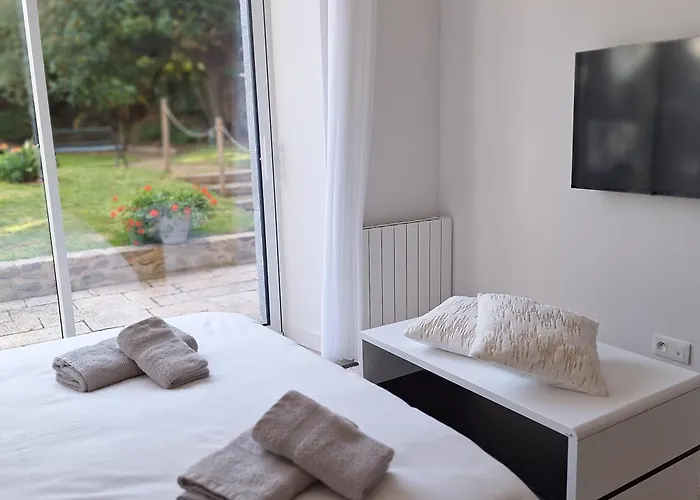 Chic-calme Rdc Avec Jardin Διαμέρισμα